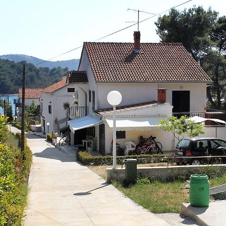 Apartments By The Sea Brgulje, Molat - 6241 Exteriör bild