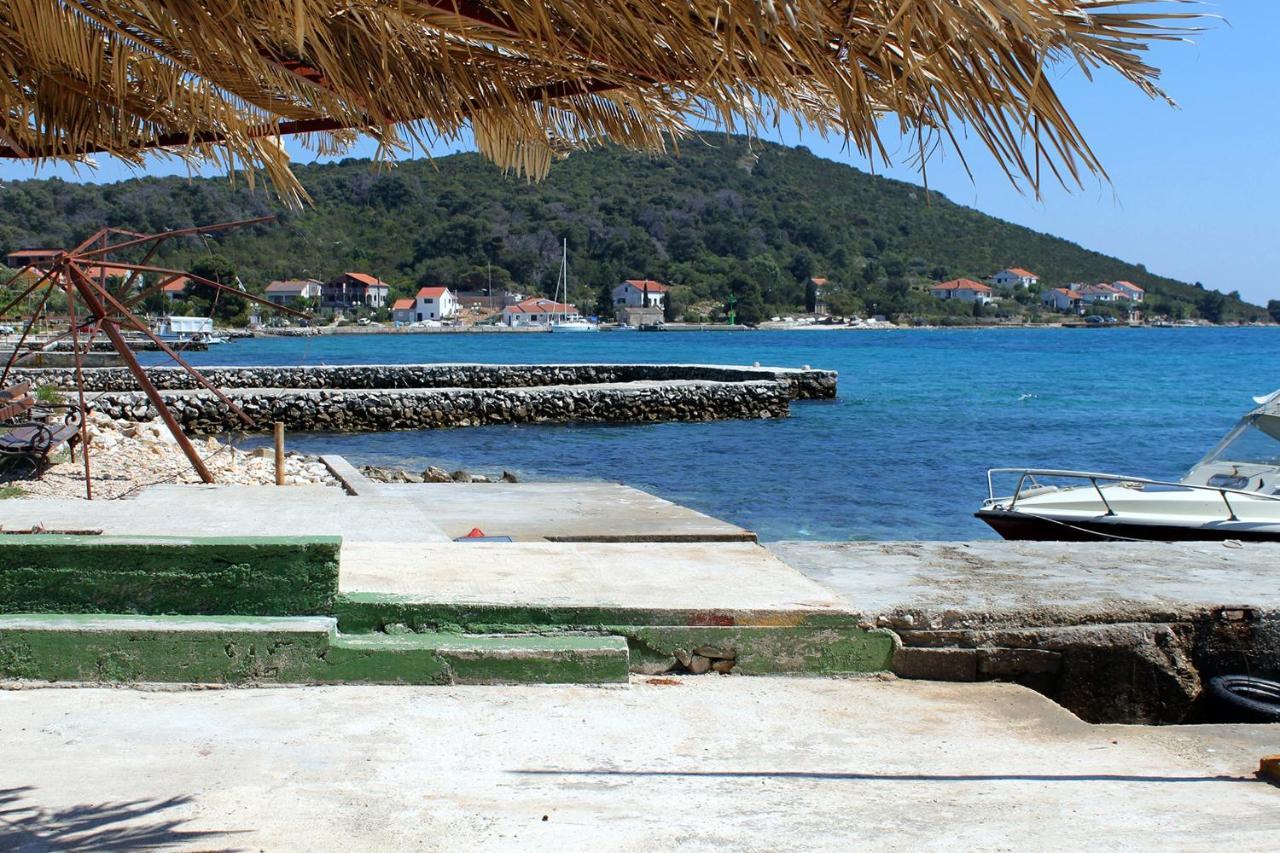 Apartments By The Sea Brgulje, Molat - 6241 Exteriör bild