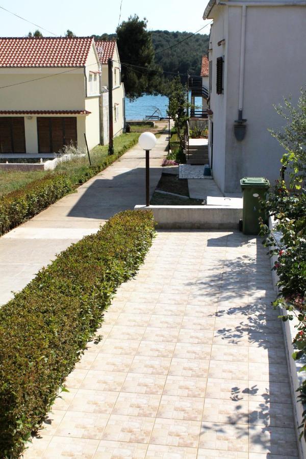 Apartments By The Sea Brgulje, Molat - 6241 Exteriör bild